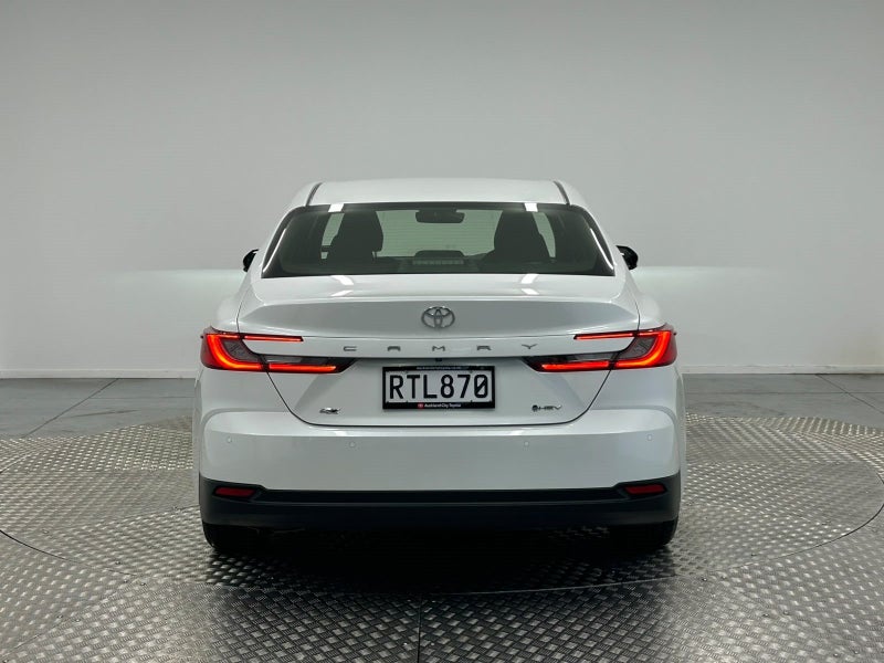 2025 Toyota Camry SX 2.5P Hybrid image 4