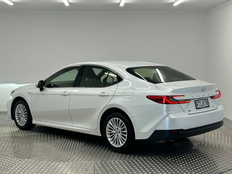 2025 Toyota Camry SX 2.5P Hybrid image 5