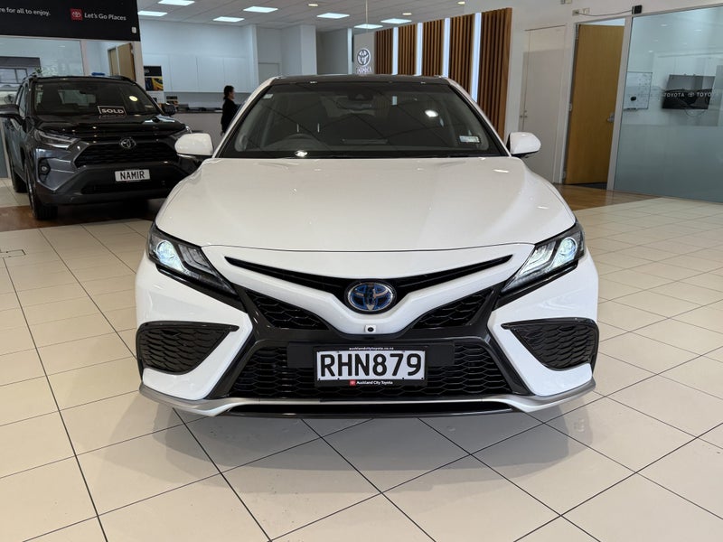 2025 Toyota Camry ZR 2.5 Hybrid image 2