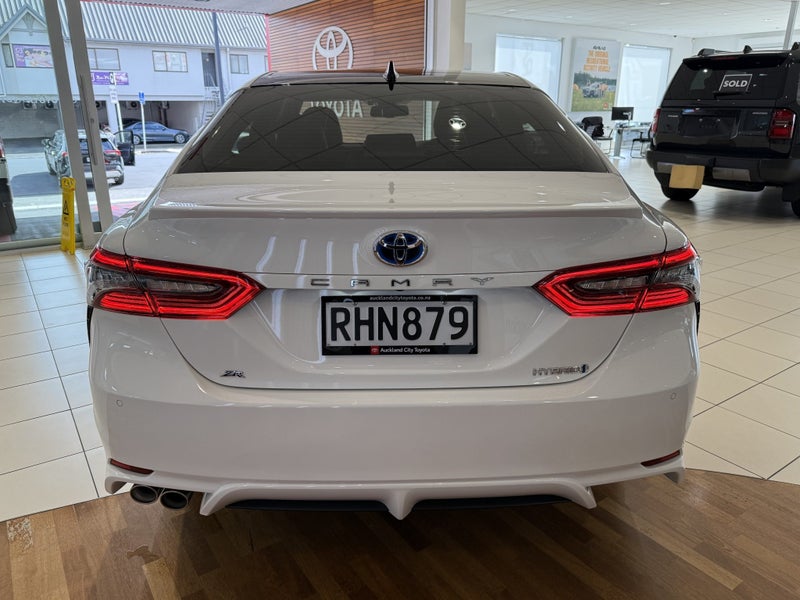 2025 Toyota Camry ZR 2.5 Hybrid image 5