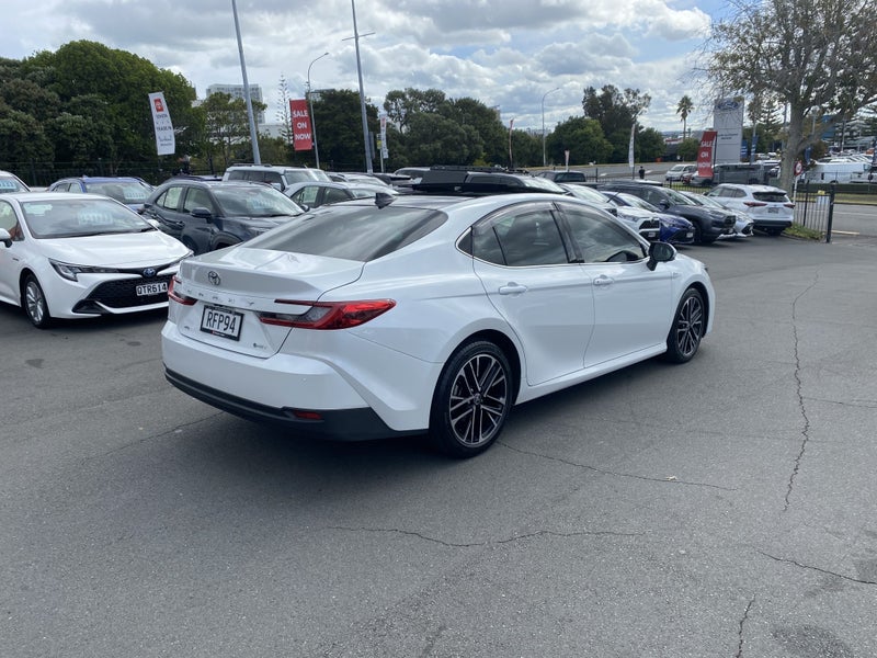 2025 Toyota Camry ZR 2.5 Hybrid image 2