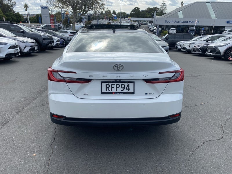 2025 Toyota Camry ZR 2.5 Hybrid image 3