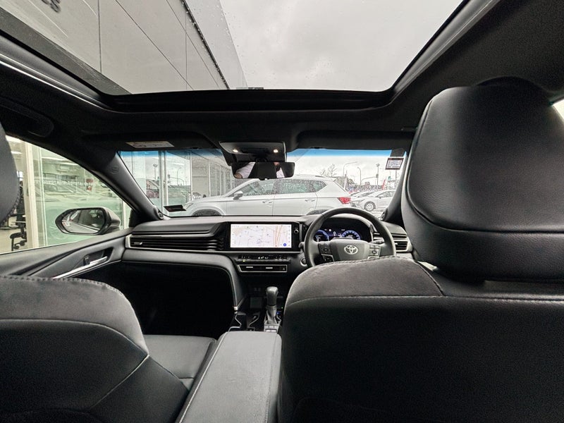 2025 Toyota Camry ZR 2.5 HYBRID LUXURY SEDAN image 2