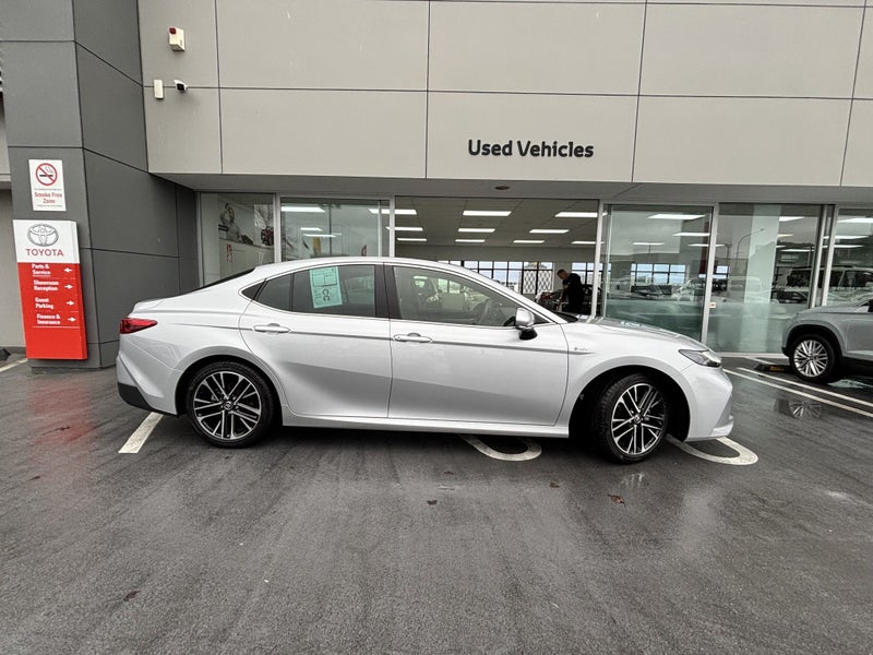 2025 Toyota Camry ZR 2.5 HYBRID LUXURY SEDAN image 5