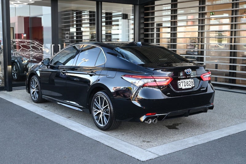 2025 Toyota Camry ZR 2.5 Petrol Hybrid FWD Sedan image 2