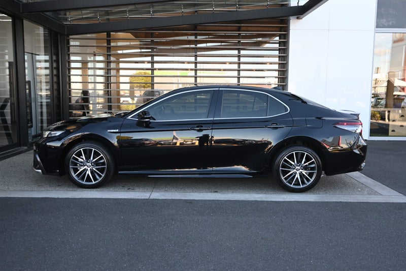 2025 Toyota Camry ZR 2.5 Petrol Hybrid FWD Sedan image 3