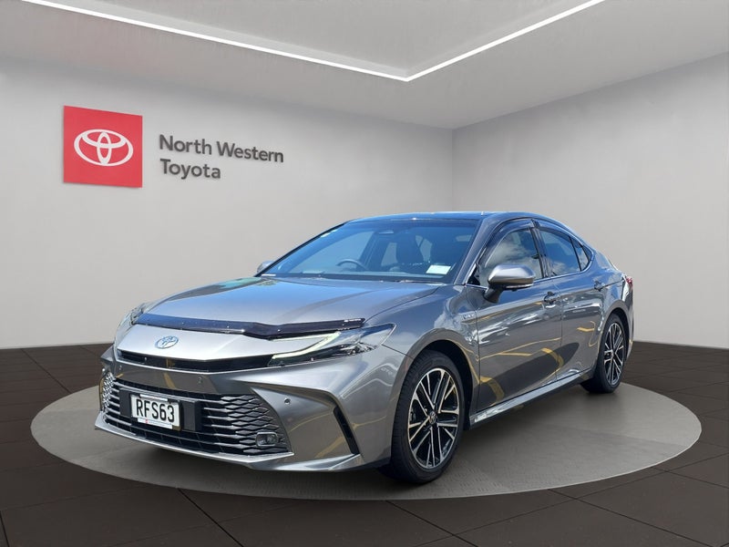 2025 Toyota Camry ZR 2.5L Hybrid 2WD Sedan image 3