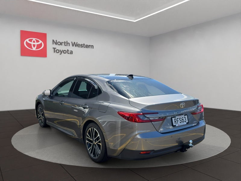 2025 Toyota Camry ZR 2.5L Hybrid 2WD Sedan image 5