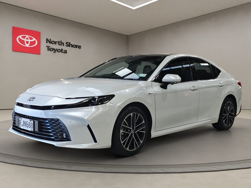 2025 Toyota Camry ZR 2.5L Hybrid FWD Sedan image 3