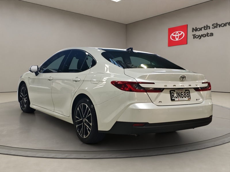2025 Toyota Camry ZR 2.5L Hybrid FWD Sedan image 5