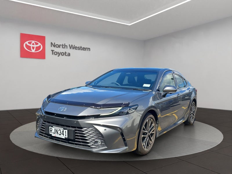 2025 Toyota Camry ZR 2.5L Hybrid FWD Sedan image 3