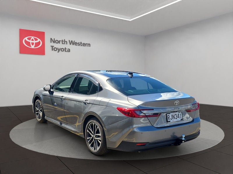 2025 Toyota Camry ZR 2.5L Hybrid FWD Sedan image 5