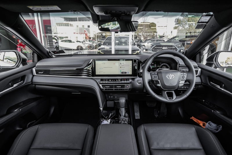 2025 Toyota Camry Zr 2.5L Hybrid Sedan image 2