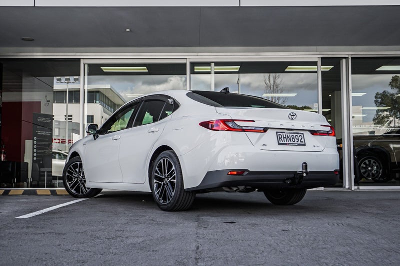 2025 Toyota Camry Zr 2.5L Hybrid Sedan image 3