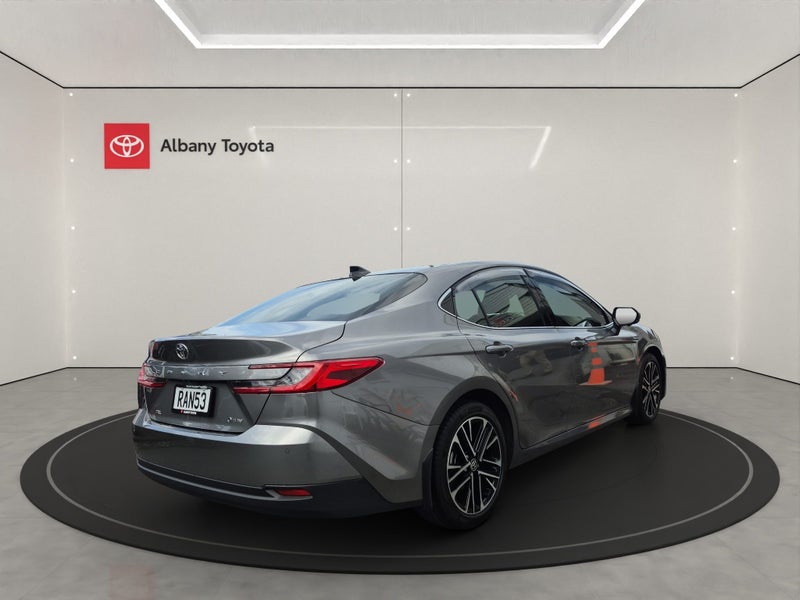 2025 Toyota Camry ZR 2.5P HEV ECVT FWD SD/4D/5S... image 3