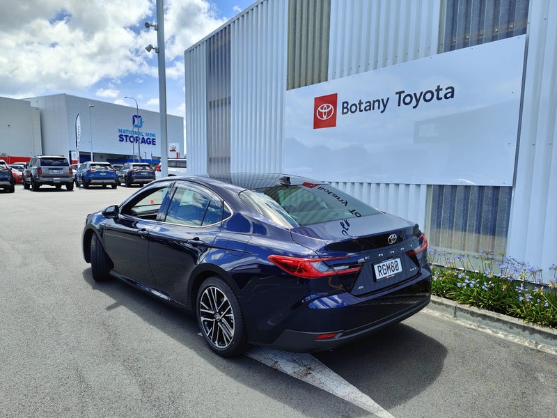 2025 Toyota Camry ZR 2.5P HEV ECVT FWD SD/4D/5S... image 3