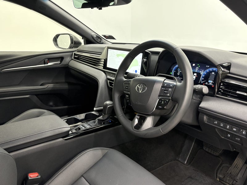 2025 Toyota Camry ZR 2.5PH Hybrid image 3