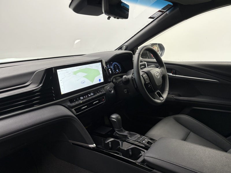 2025 Toyota Camry ZR 2.5PH Hybrid image 4