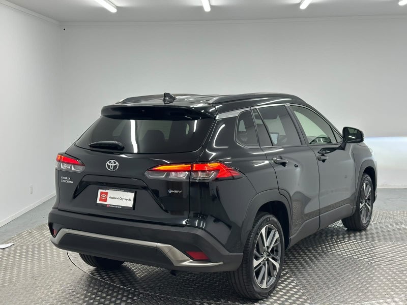 2025 Toyota Corolla Cross 1.8 Hybrid Z image 3
