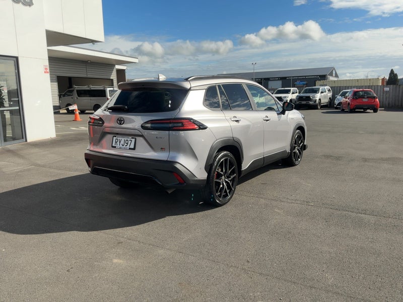 2025 Toyota Corolla Cross Cross GR Sport 2.0P H... image 3