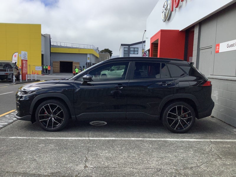 2025 Toyota Corolla Cross GR Sport 2.0P HEV AWD... image 3