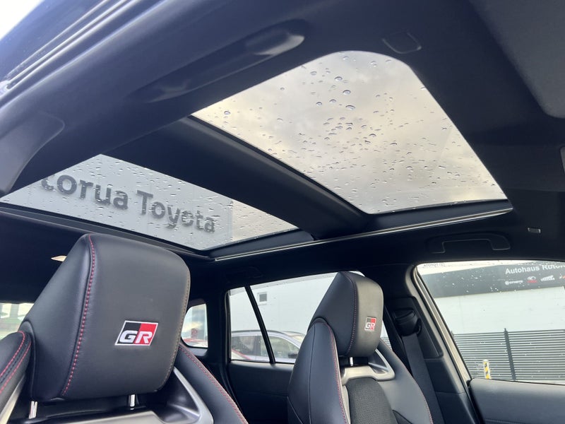 2025 Toyota Corolla Cross GR Sport 2.0P HEV ECV... image 3