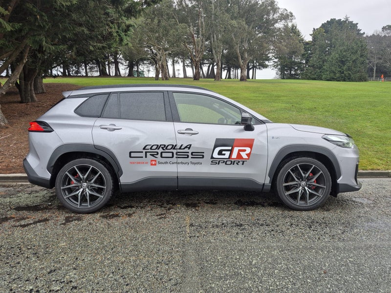 2025 Toyota Corolla Cross GR Sport 2.0P HEV ECV... image 4