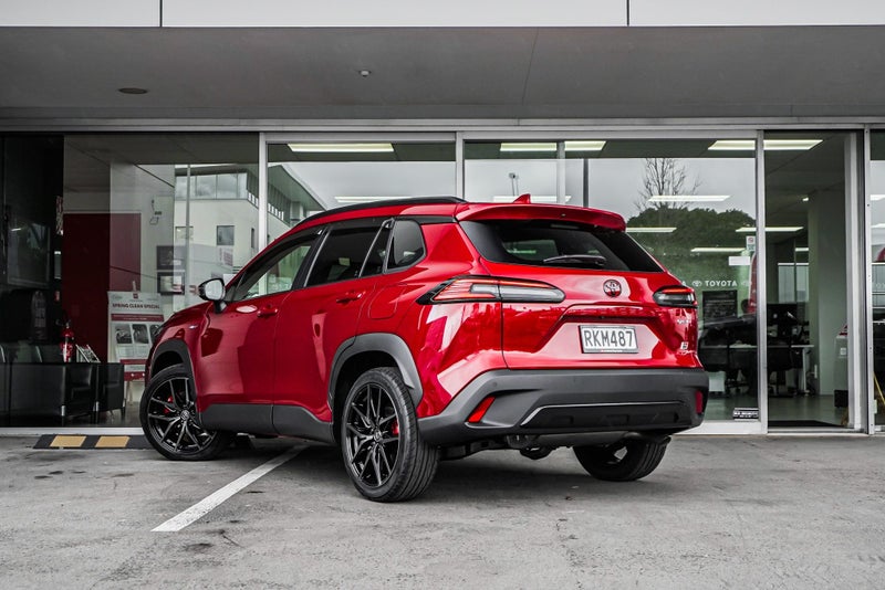 2025 Toyota Corolla Cross GR Sport 2.0P Hybrid... image 3