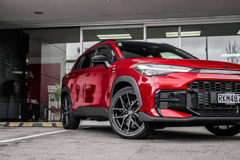 2025 Toyota Corolla Cross GR Sport 2.0P Hybrid... image 4