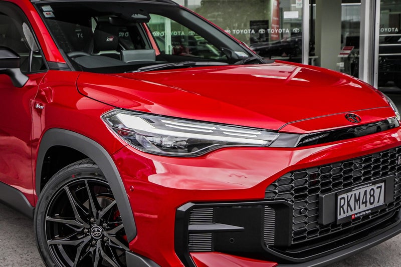 2025 Toyota Corolla Cross GR Sport 2.0P Hybrid... image 5