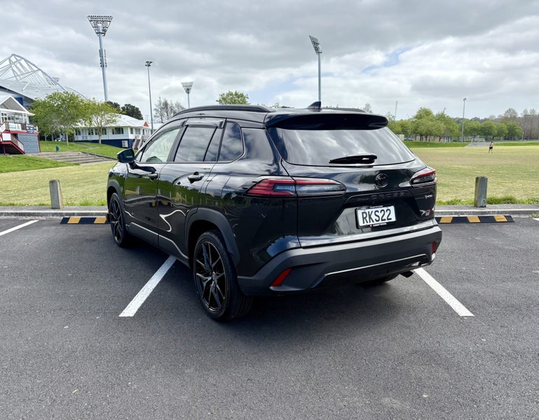 2025 Toyota Corolla Cross GR Sport AWD 2.0P HYB... image 5