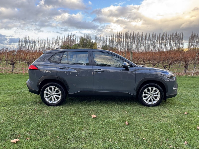2025 Toyota Corolla Cross GX 2.0P HEV ECVT FWD... image 3