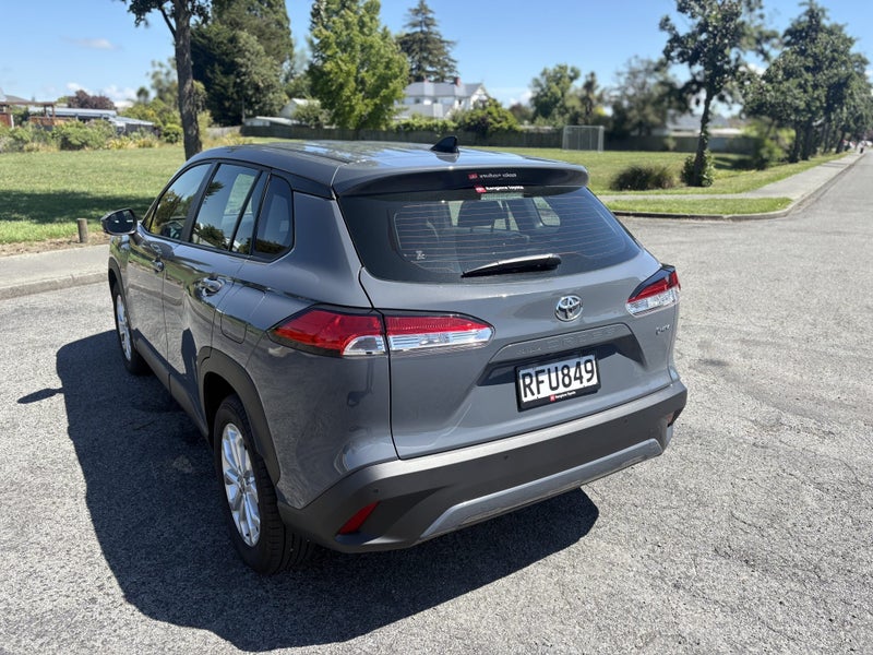 2025 Toyota Corolla Cross GX 2.0P HEV ECVT FWD... image 2