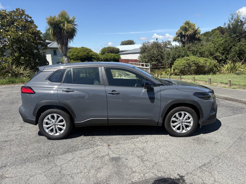 2025 Toyota Corolla Cross GX 2.0P HEV ECVT FWD... image 3