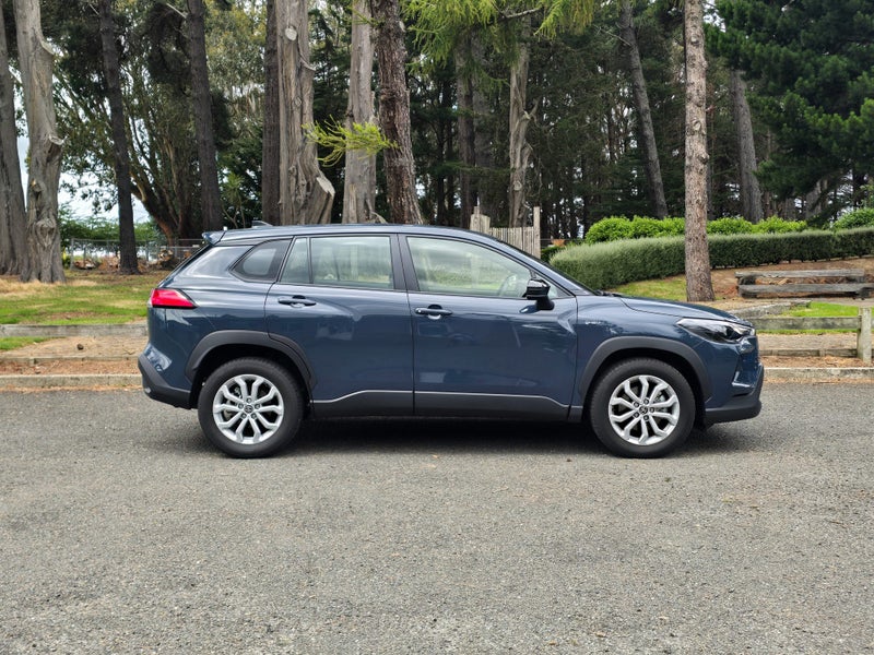 2025 Toyota Corolla Cross GX Hybrid image 2