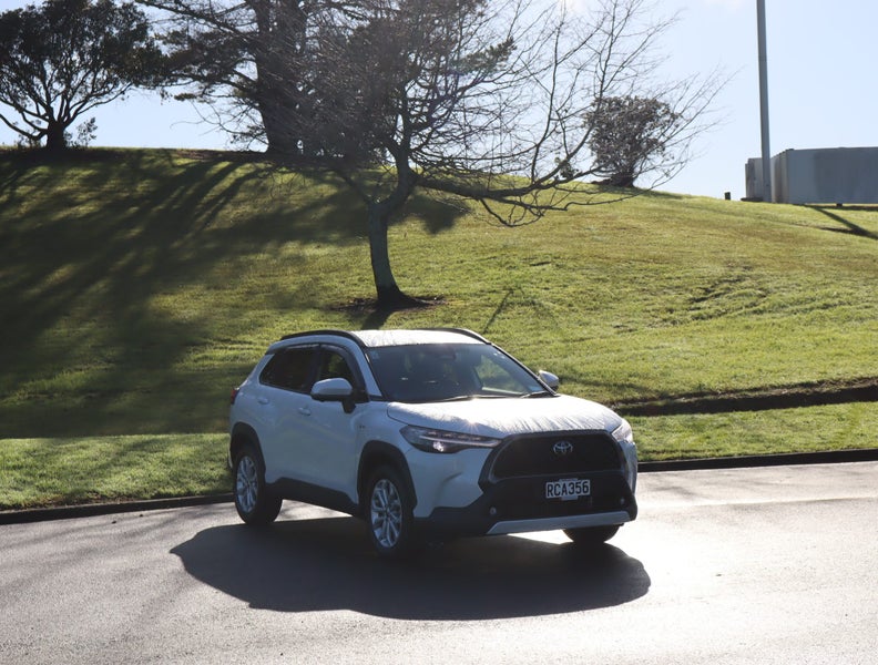 2025 Toyota Corolla Cross GXL 2.0P HEV ECVT FWD... image 1