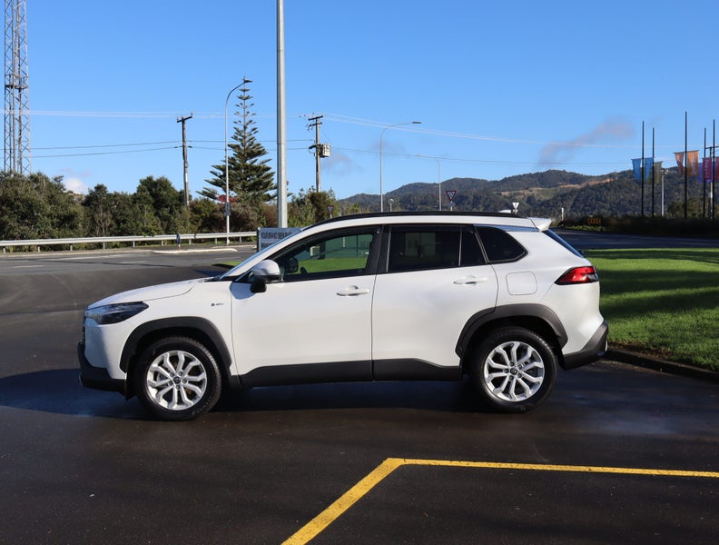 2025 Toyota Corolla Cross GXL 2.0P HEV ECVT FWD... image 5