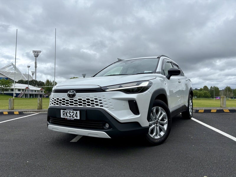 2025 Toyota Corolla Cross GXL 2.0P HEV ECVT FWD... image 3