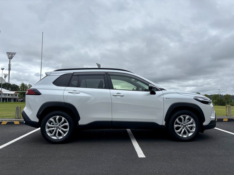 2025 Toyota Corolla Cross GXL 2.0P HEV ECVT FWD... image 5