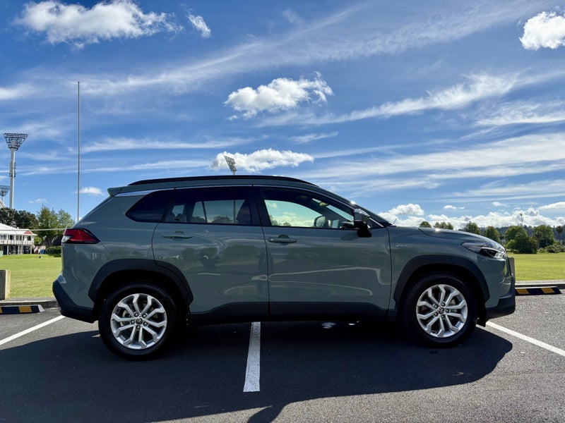 2025 Toyota Corolla Cross GXL SUV 2.0Petrol HYB... image 4