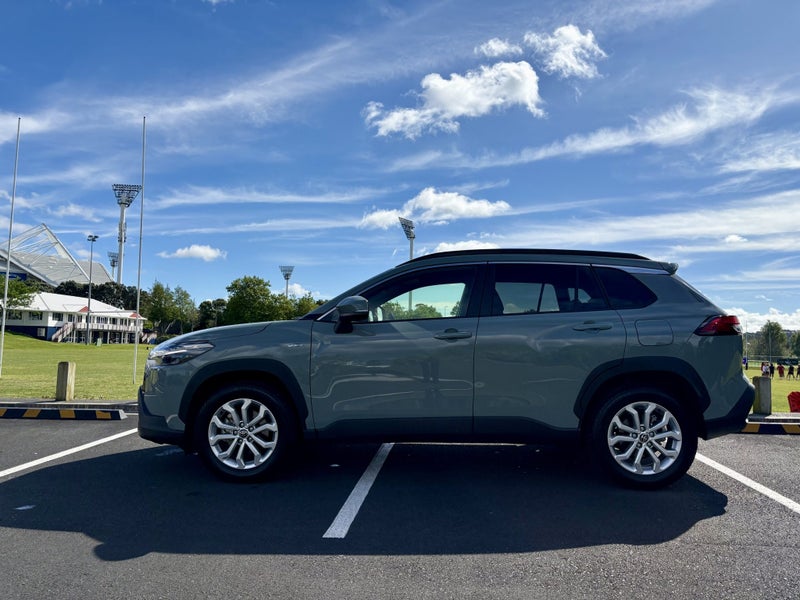 2025 Toyota Corolla Cross GXL SUV 2.0Petrol HYB... image 5