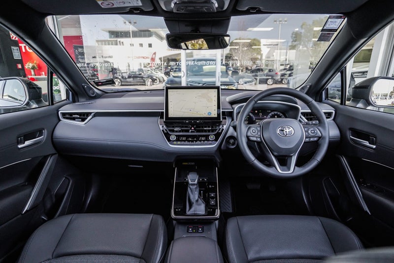 2025 Toyota Corolla Cross Limited 2.0 Hybrid Cr... image 2