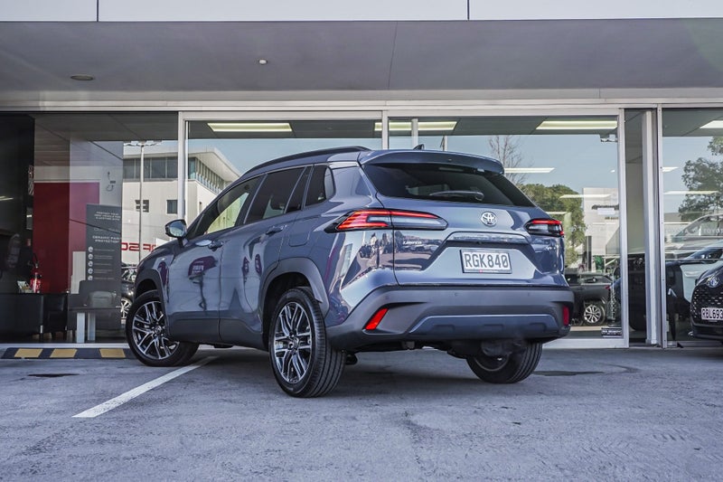 2025 Toyota Corolla Cross Limited 2.0 Hybrid Cr... image 3