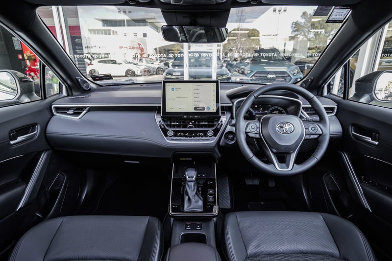 2025 Toyota Corolla Cross Limited 2.0 Hybrid Cr... image 2