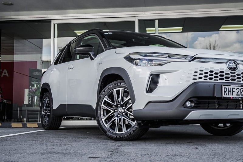 2025 Toyota Corolla Cross Limited 2.0 Hybrid Cr... image 4