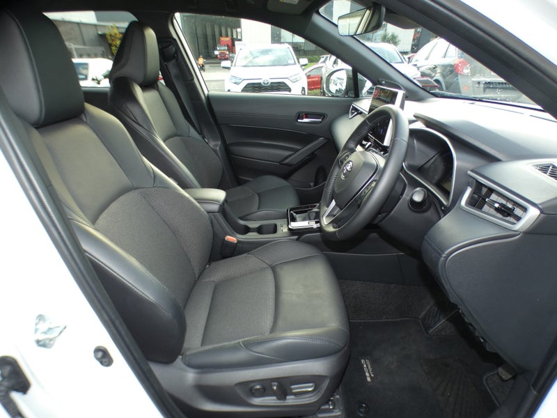 2025 Toyota Corolla Cross Limited 2.0P HEV image 2