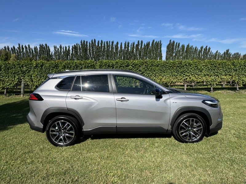 2025 Toyota Corolla Cross Limited 2.0P HEV image 3