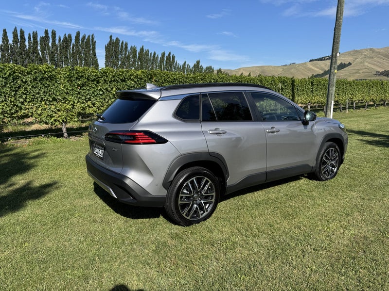 2025 Toyota Corolla Cross Limited 2.0P HEV image 4