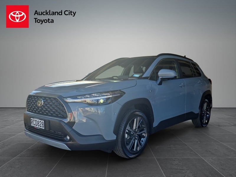 2025 Toyota Corolla Cross Limited 2.0P HEV ECVT... image 3