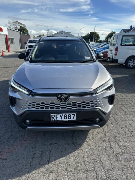 2025 Toyota Corolla Cross Limited 2.0P HEV ECVT... image 2